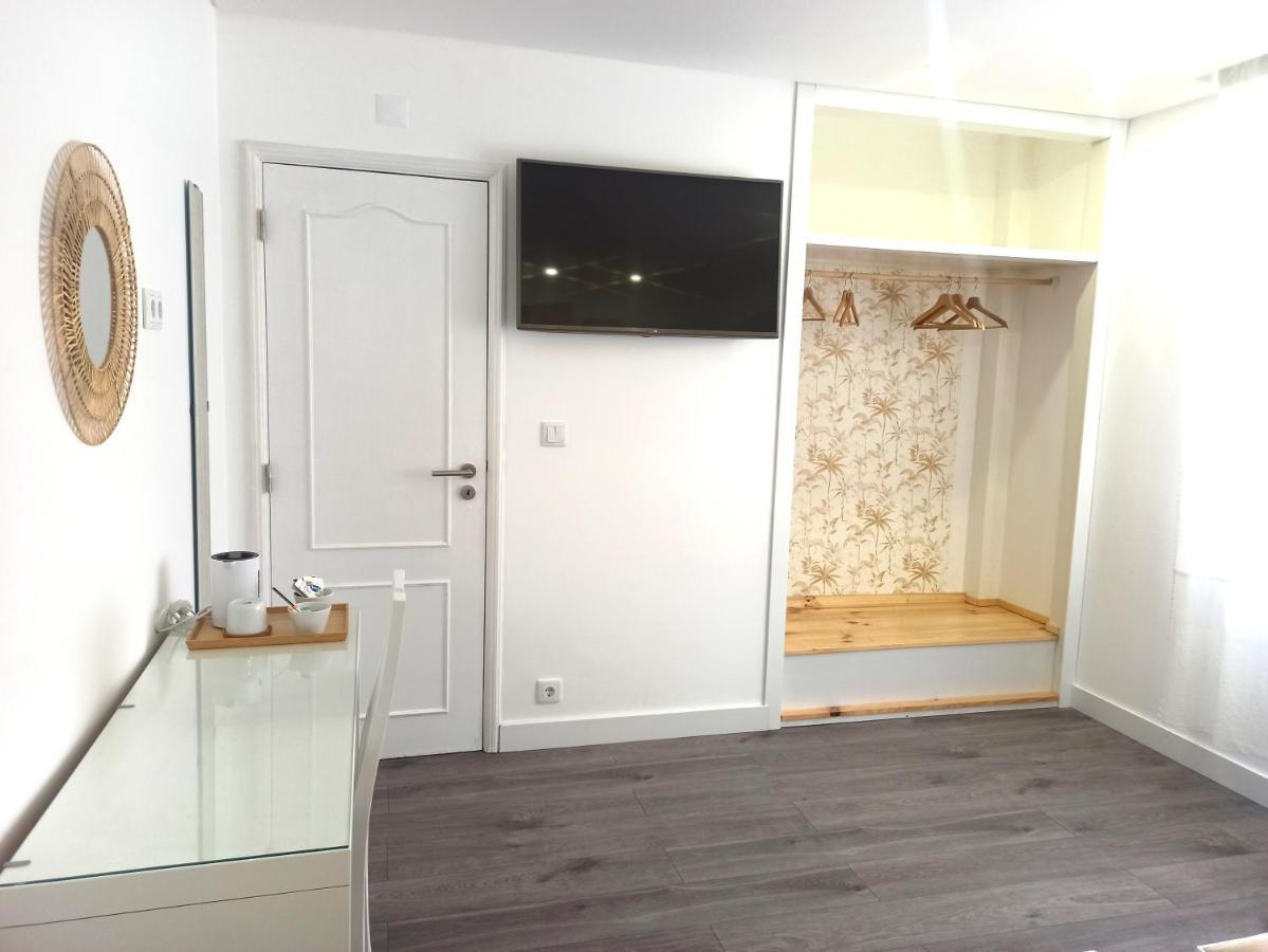Bed & Breakfast Supertubos House Peniche