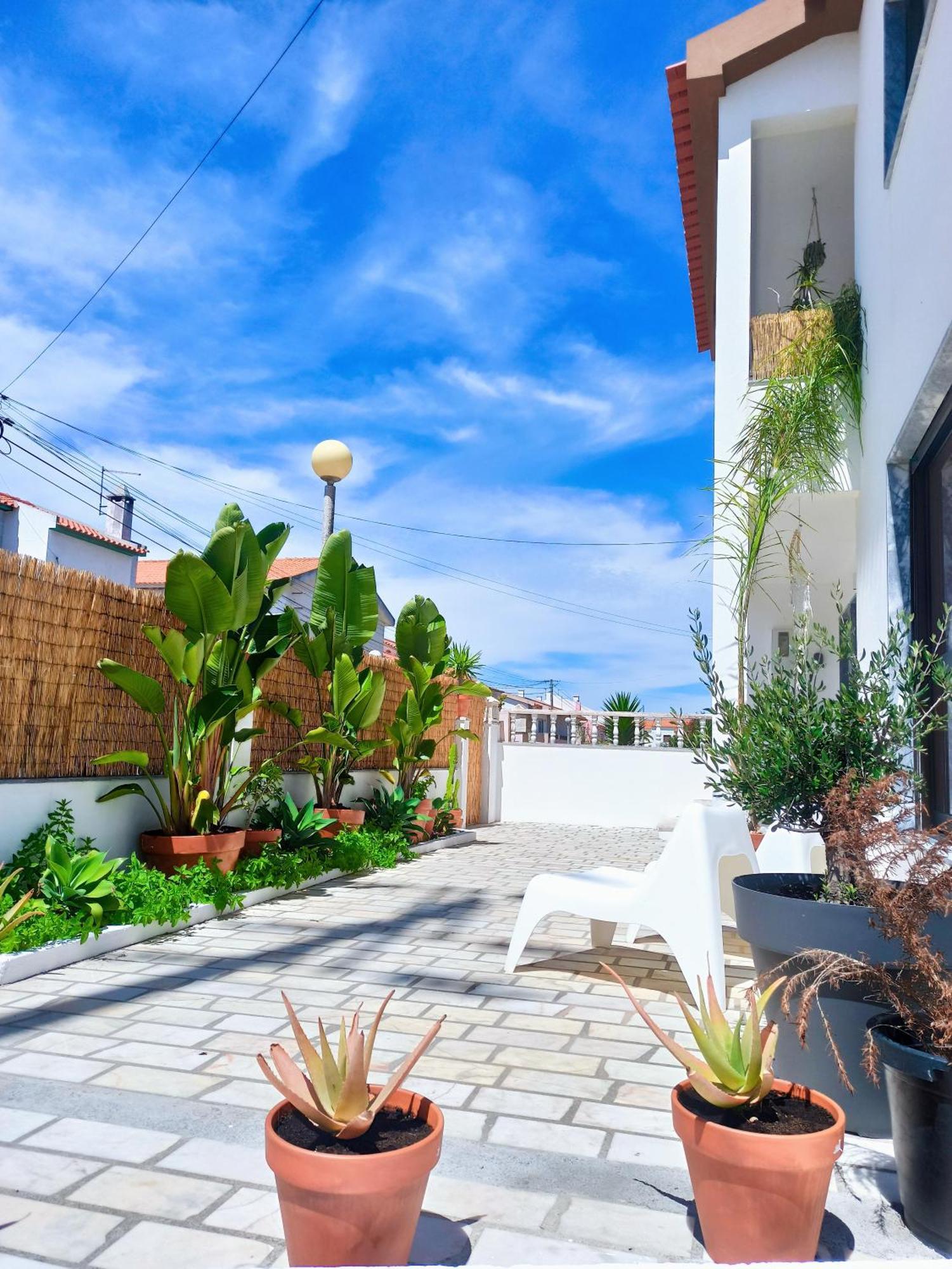 Supertubos House Peniche Bed and breakfast